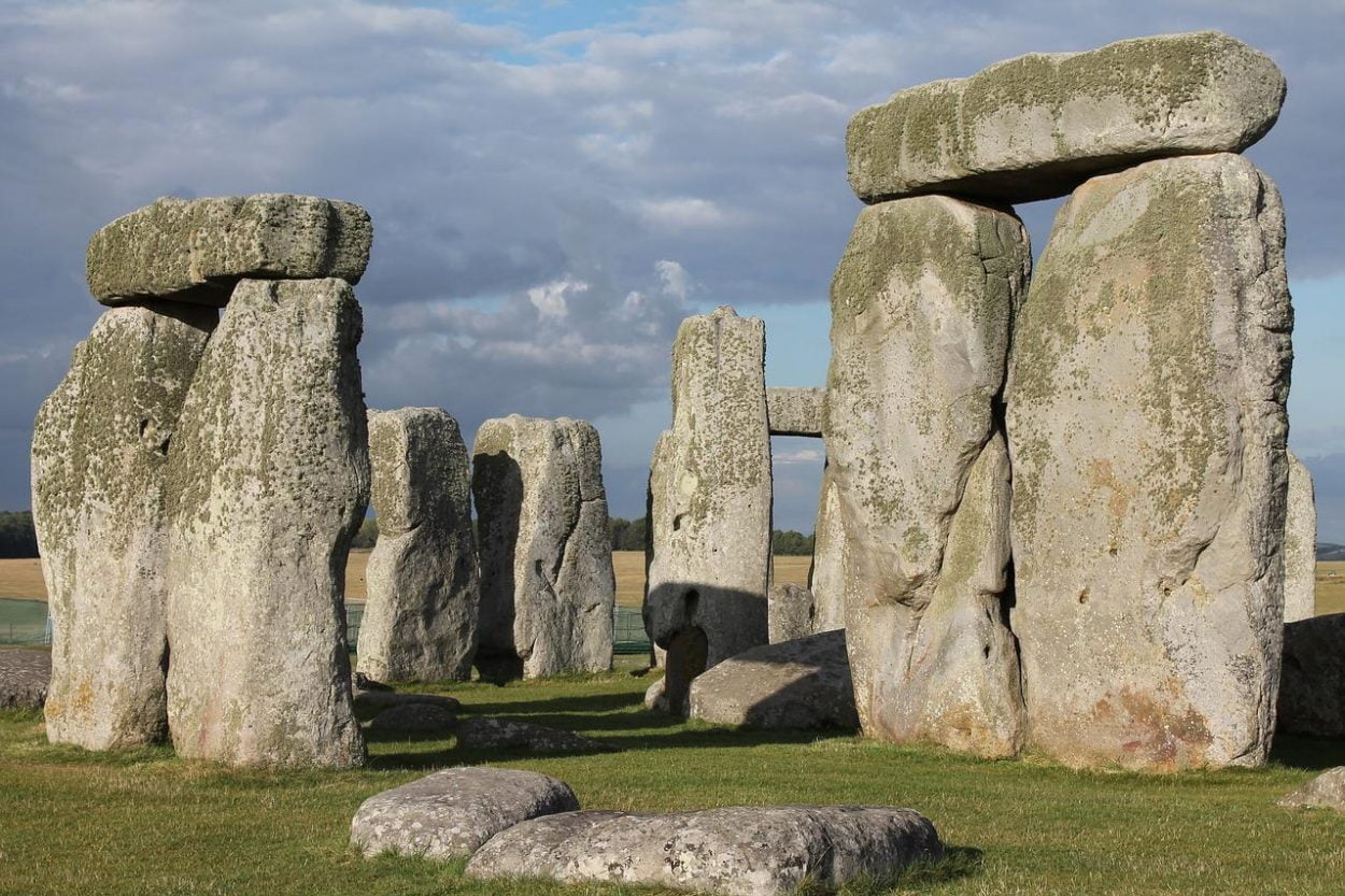 Neolithic builders of Stonehenge acquired intestinal parasites from raw or uncooked fish and meat