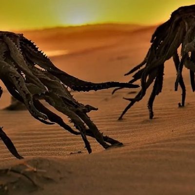 Aliens crawling out of the sea terrifies the people